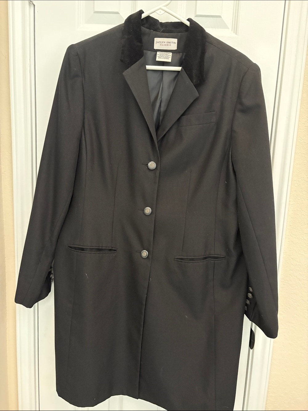 Vintage Jaclyn Smith Black Long Women's Blazer with Velvet Collar